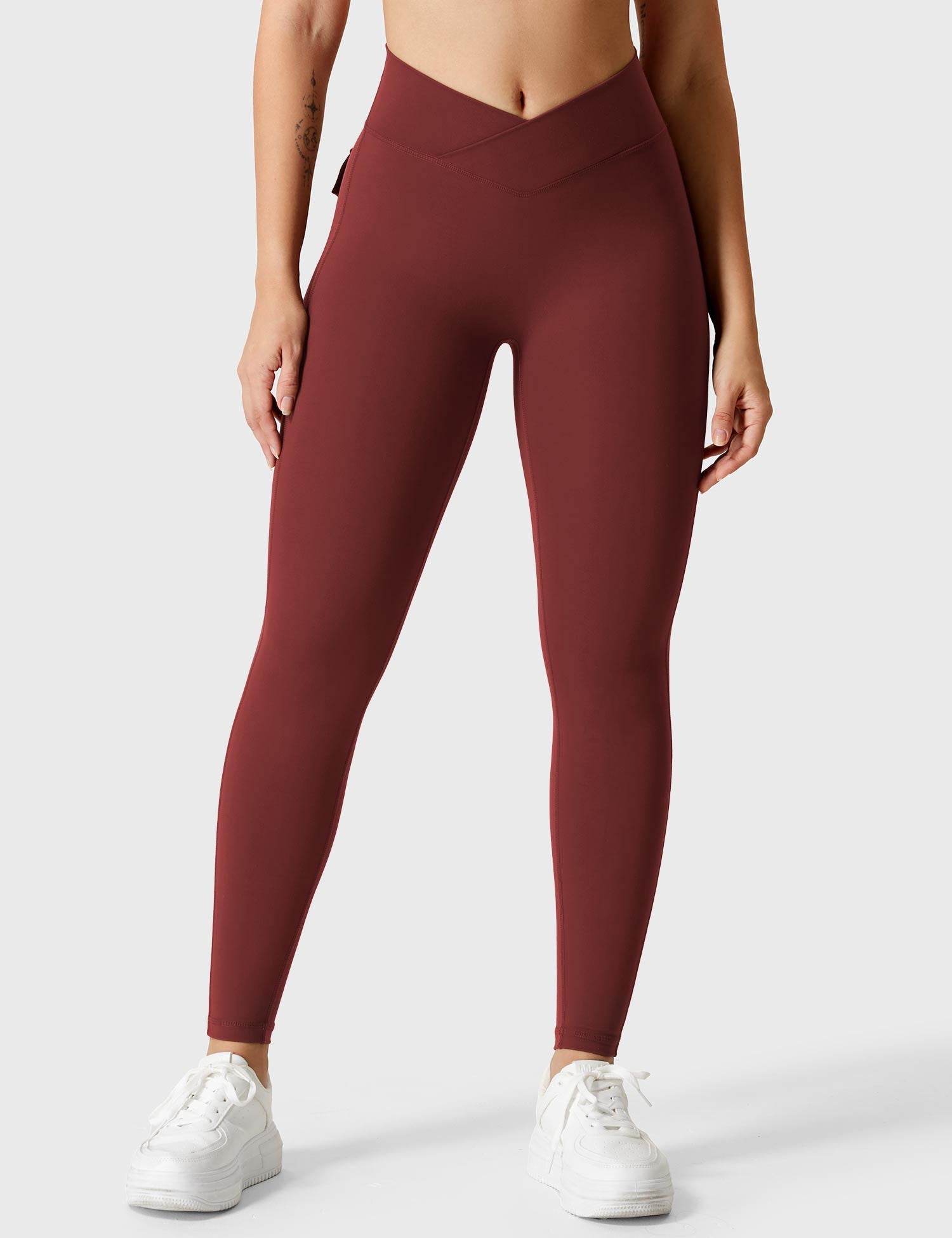 YGLEO V-waistband Charm Leggings