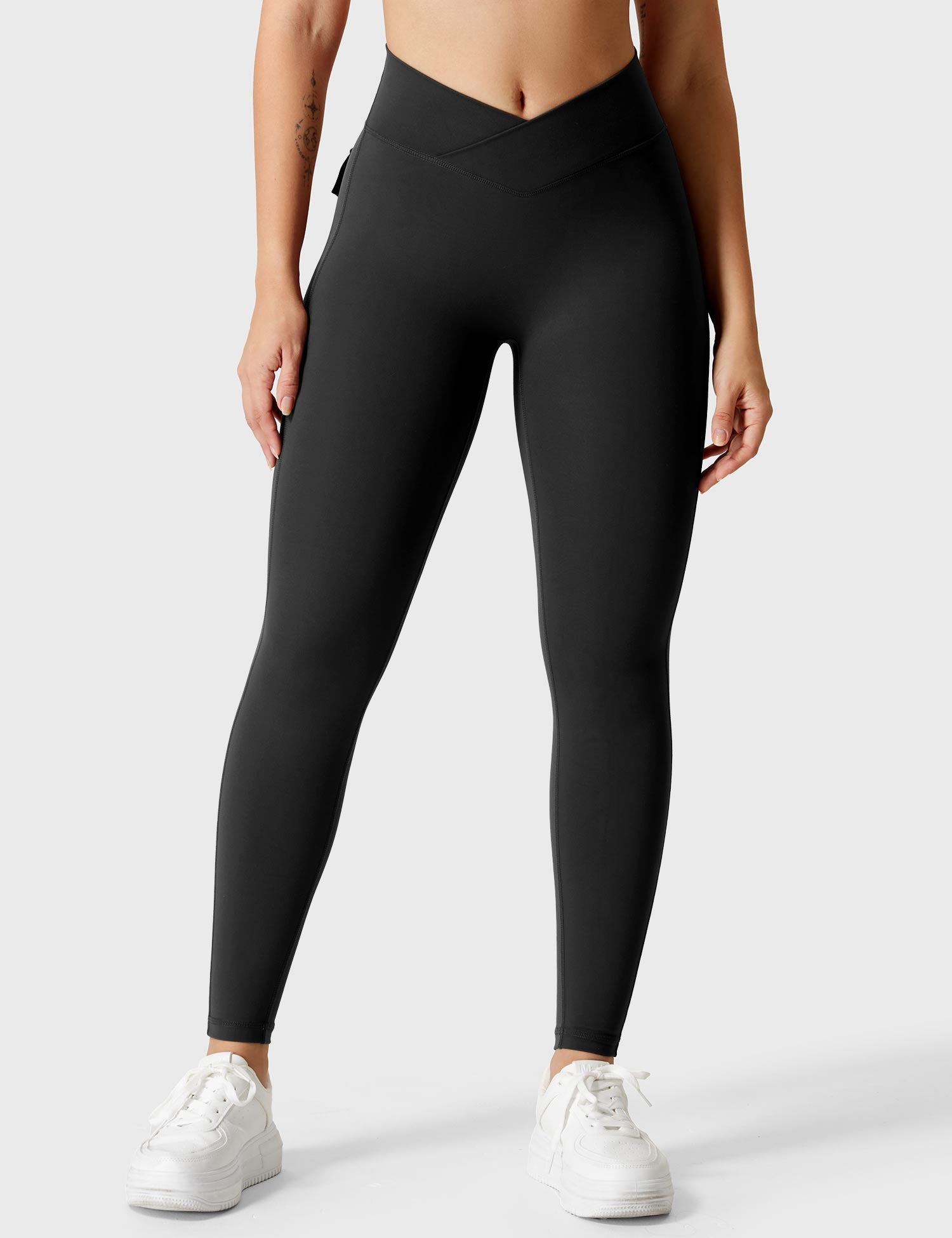 YGLEO V-waistband Charm Leggings
