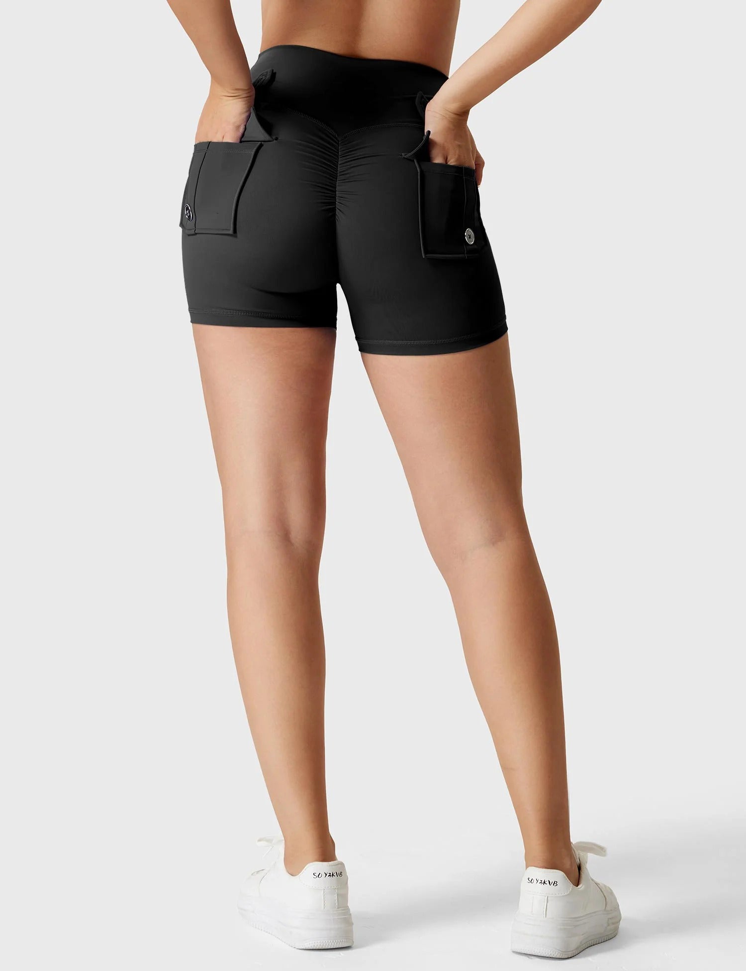 YGLEO V-waistband Charm Shorts