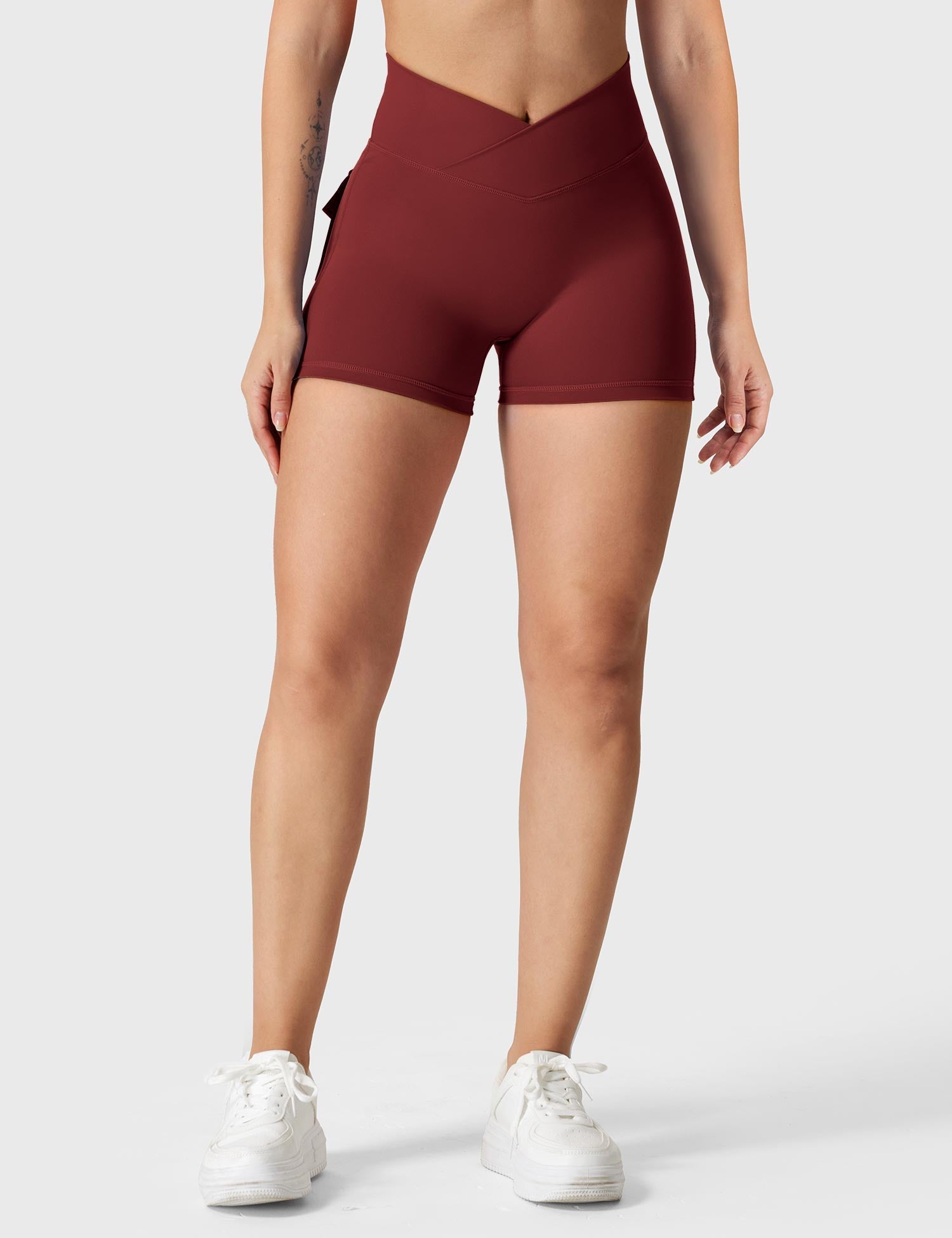 YGLEO V-waistband Charm Shorts