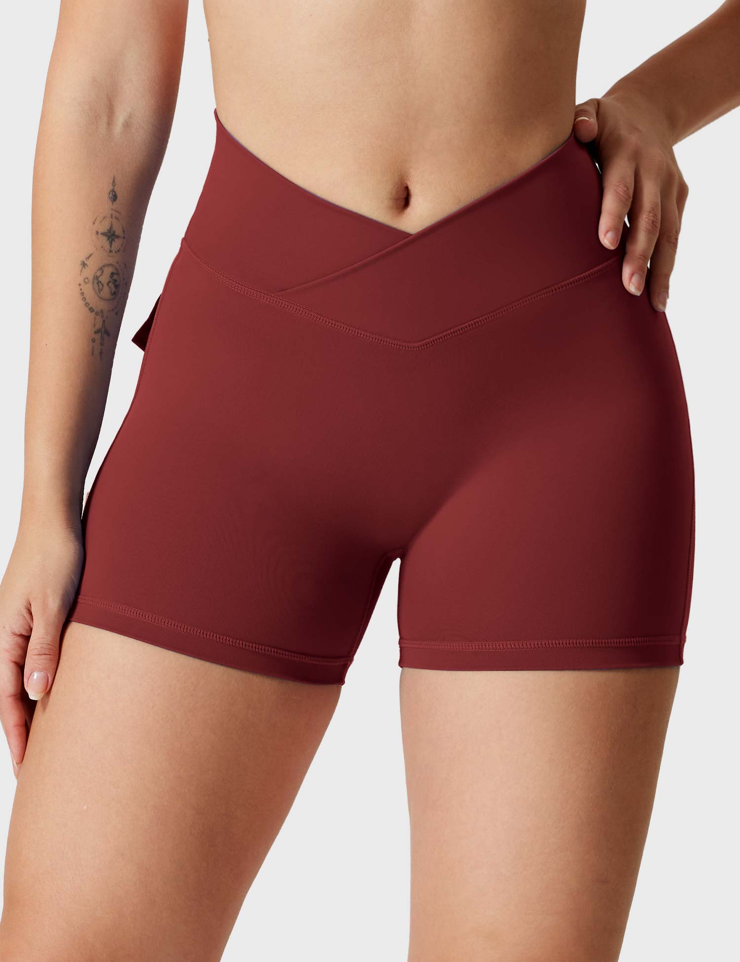 YGLEO V-waistband Charm Shorts