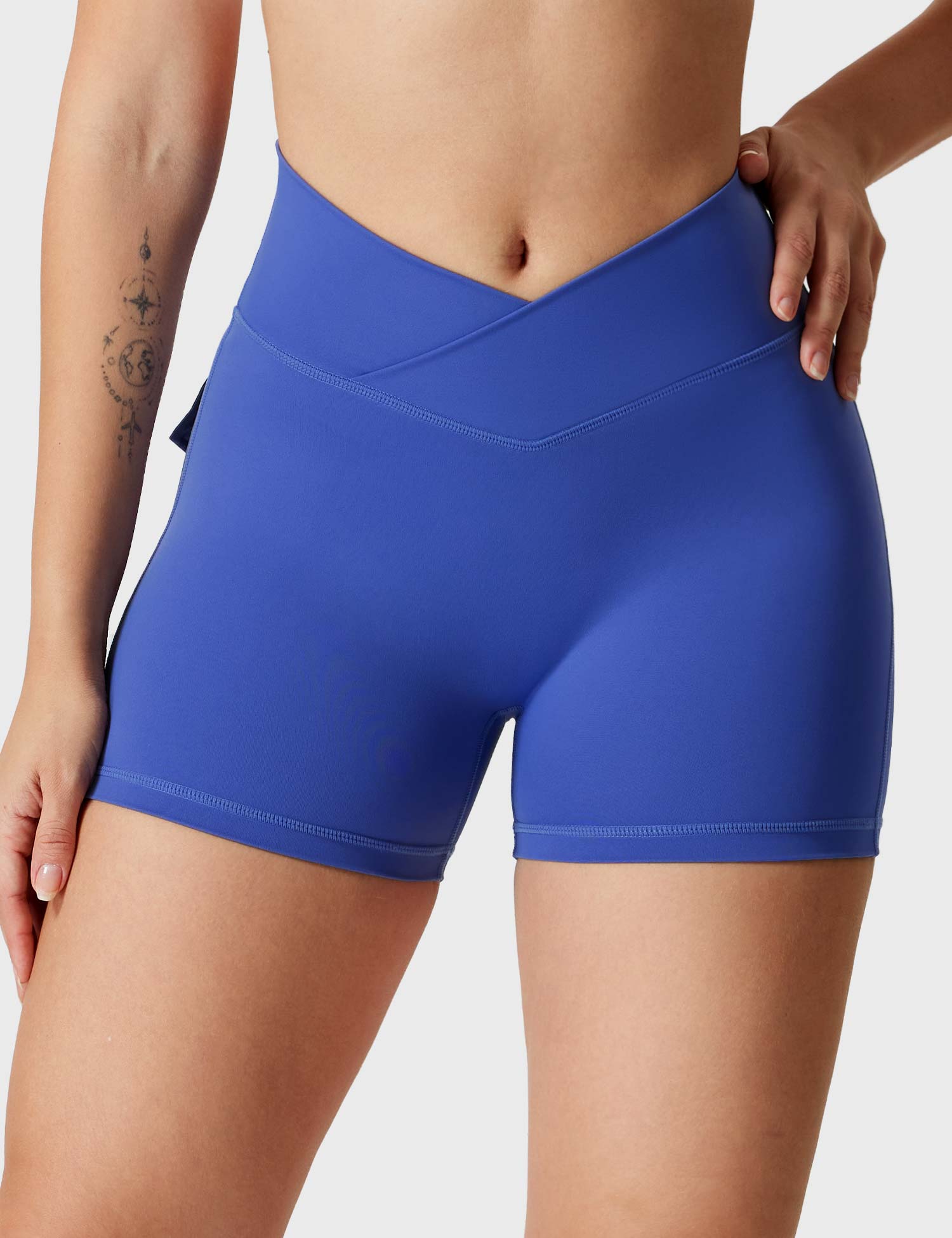 YGLEO V-waistband Charm Shorts