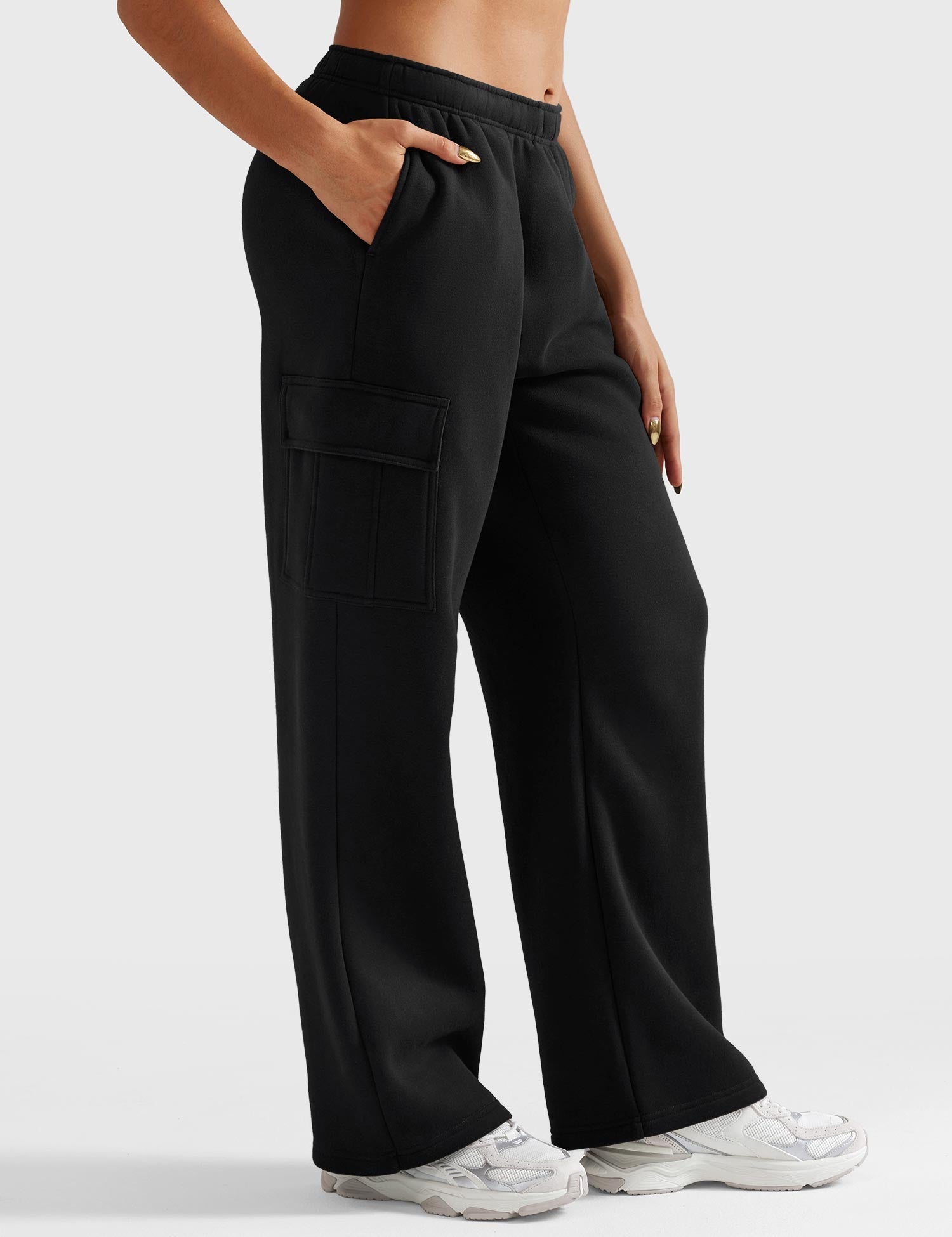 YGLEO Nairi Cargo Sweatpants