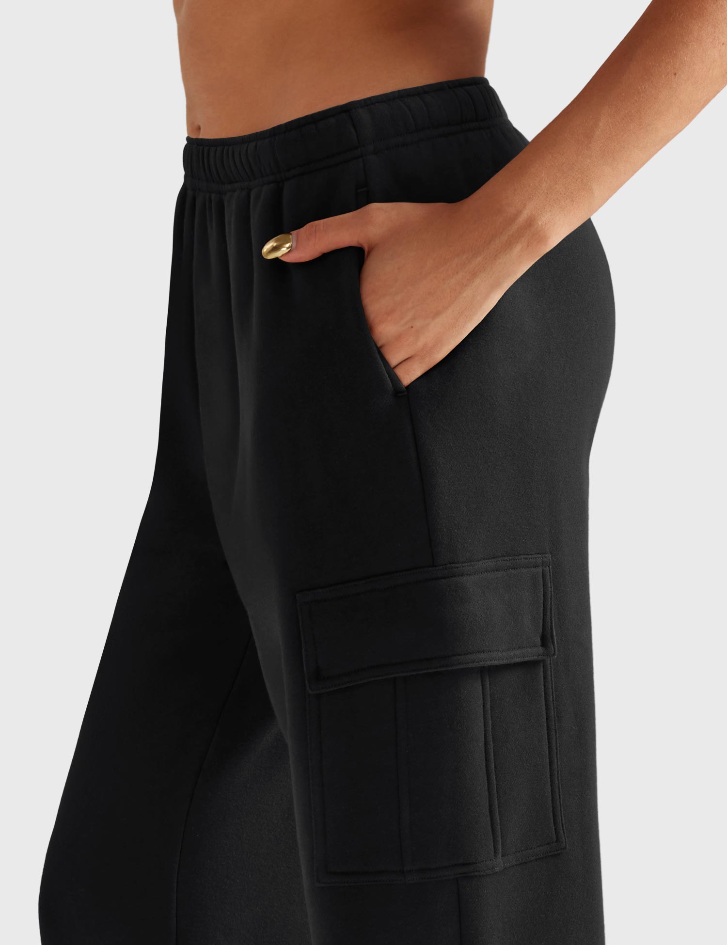 YGLEO Nairi Cargo Sweatpants