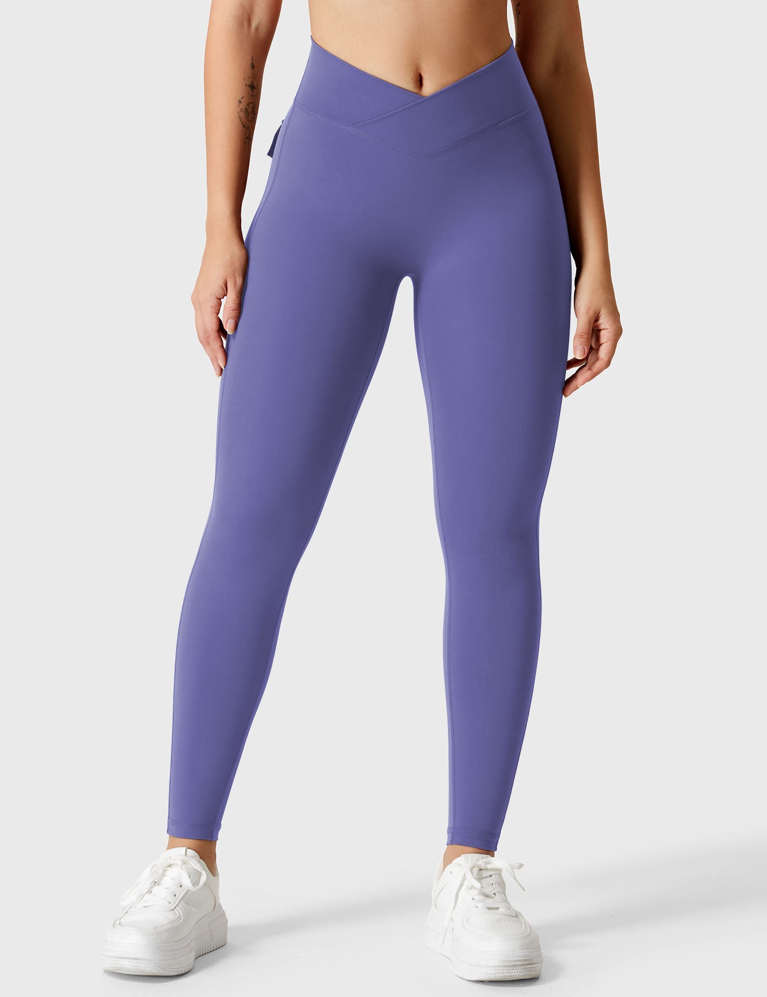YGLEO V-waistband Charm Leggings