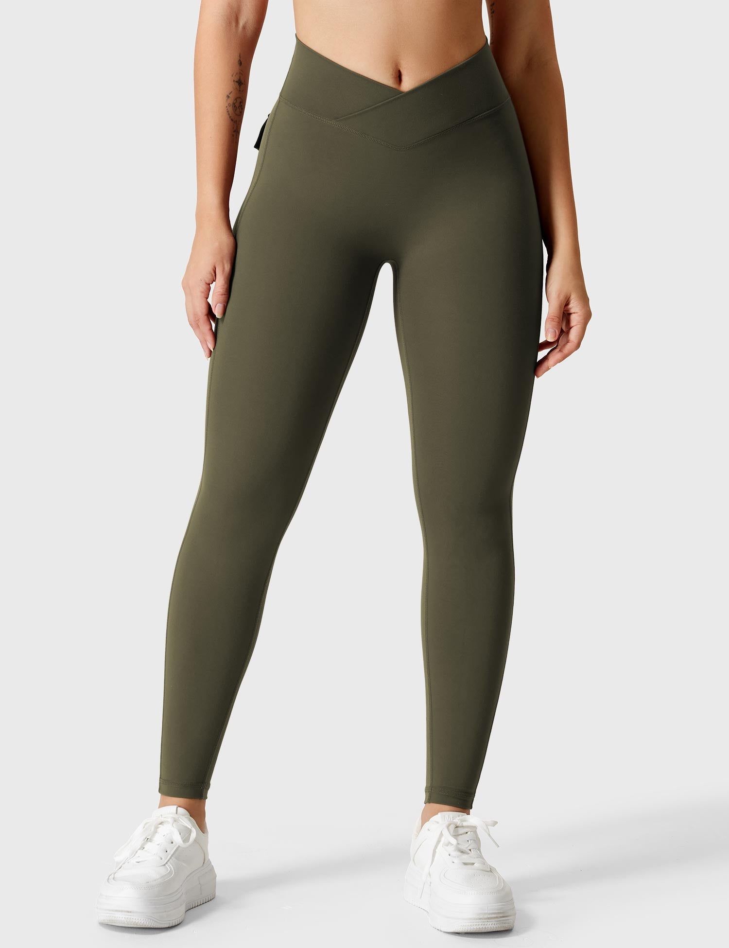 YGLEO V-waistband Charm Leggings